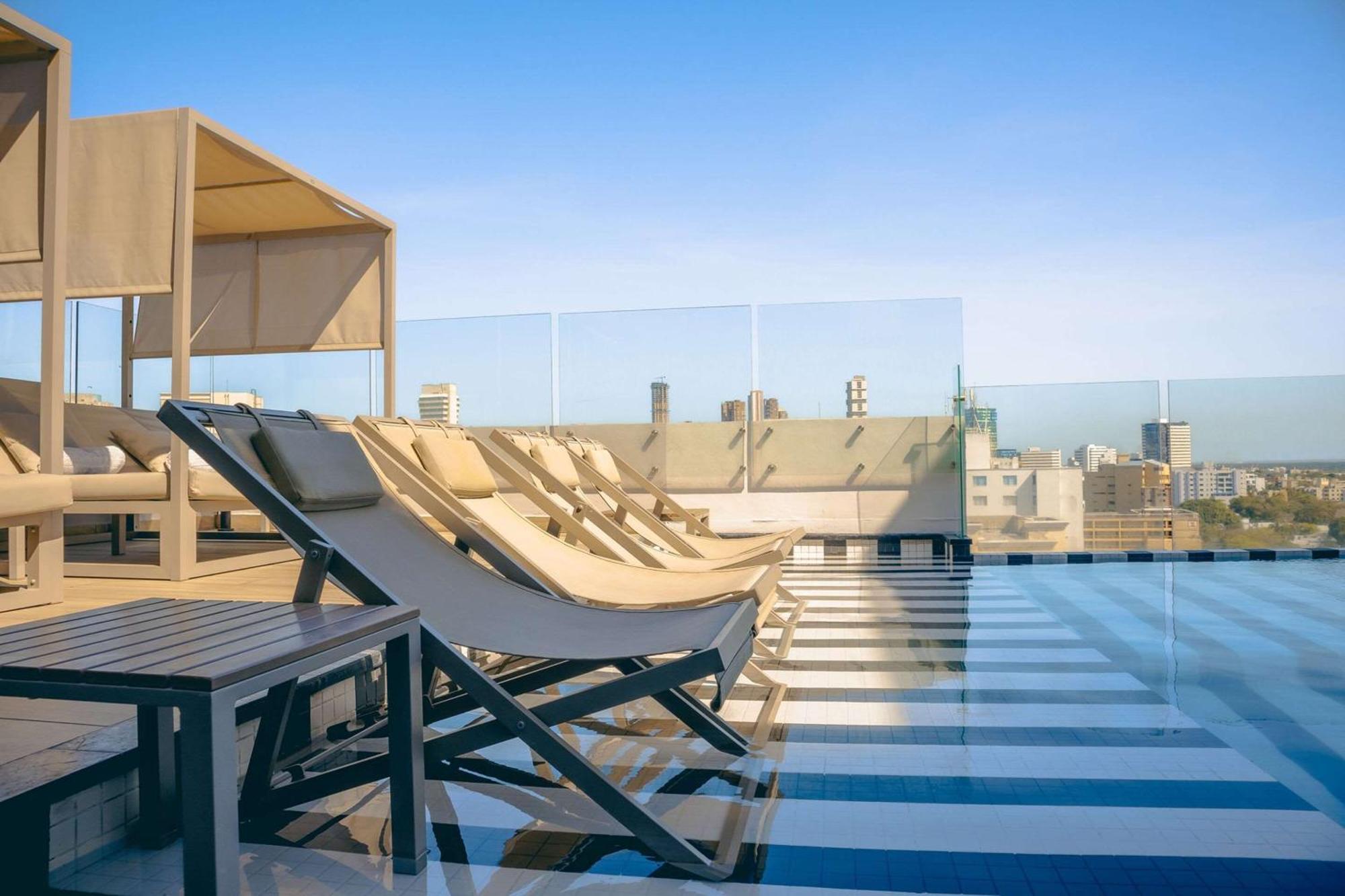 Отель Faranda Collection Barranquilla, A Member Of Radisson Individuals Барранкилья Экстерьер фото Rooftop pool at the hotel